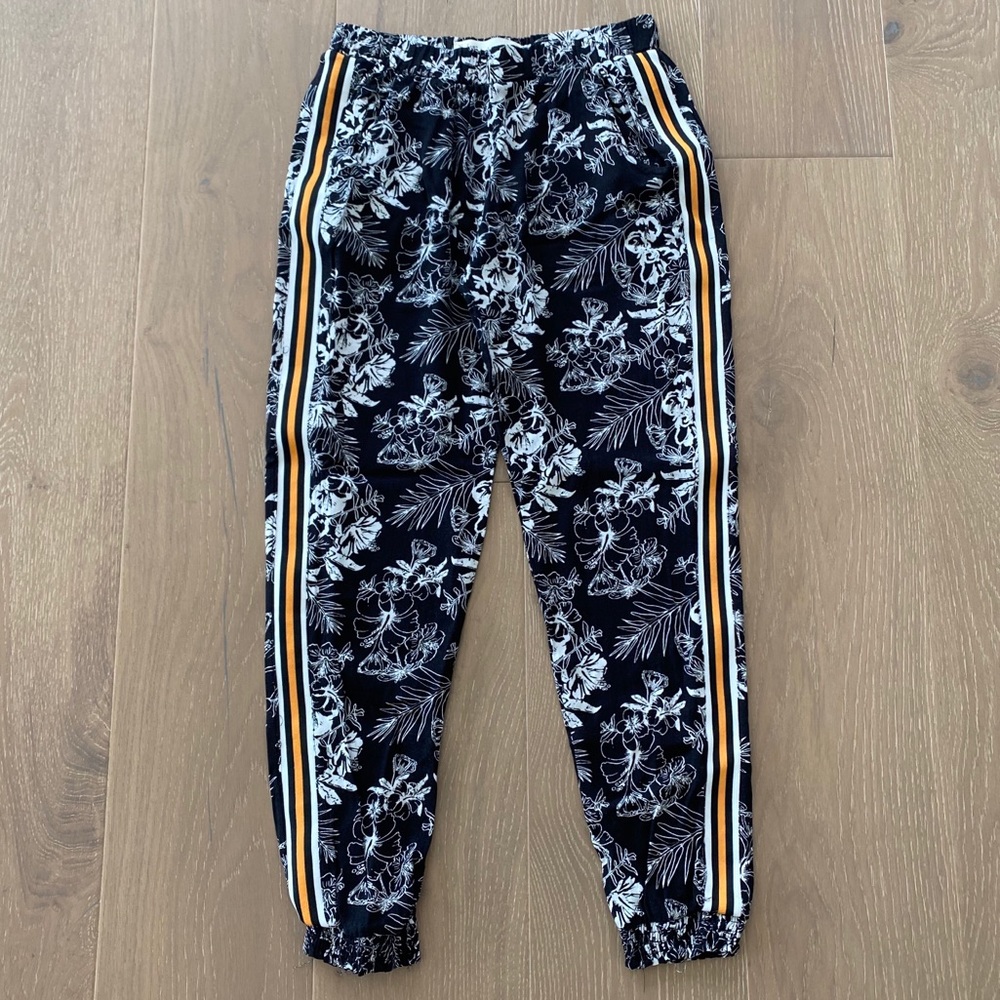 NWOT Stretch Crepe Pants Size M